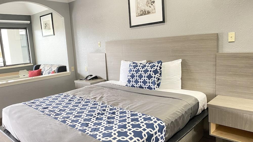 Island Suites photo 8
