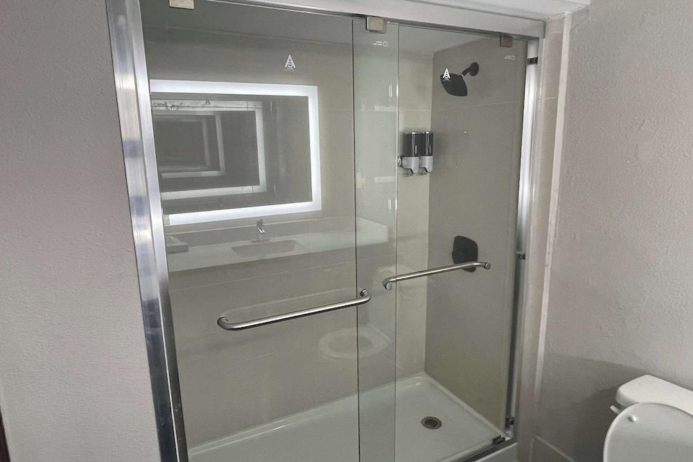 Wingate by Wyndham Columbia/Fort Jackson photo 4