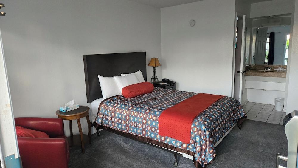 Merida Inn and Suites photo 9