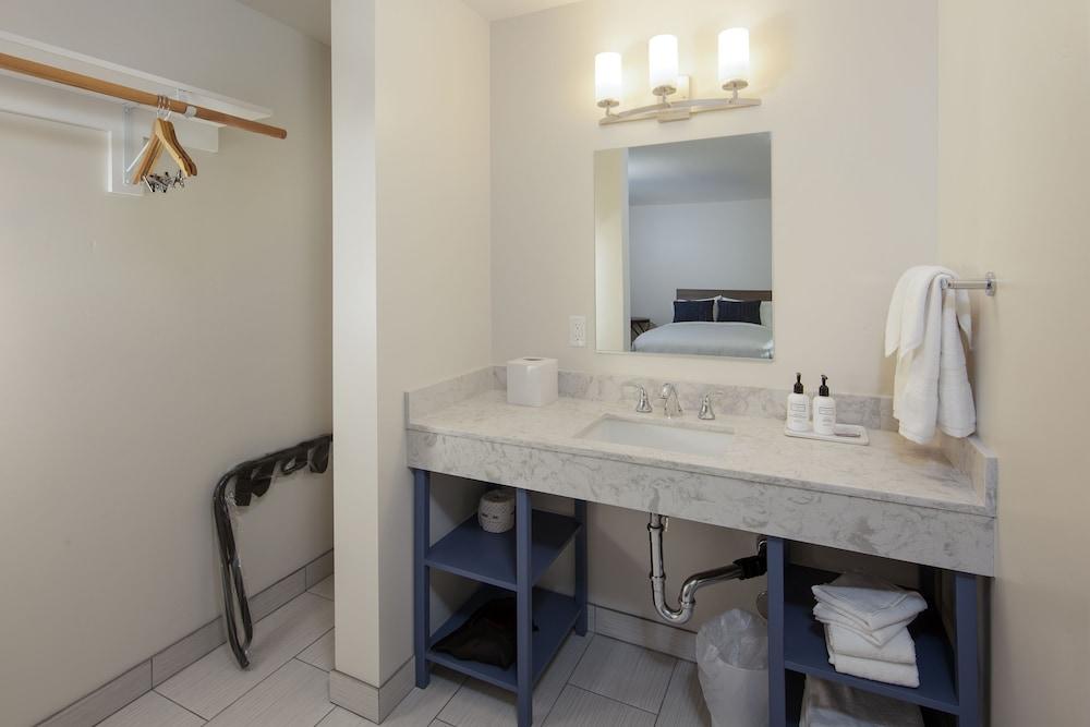 Inn At Moss Landing Point photo 23
