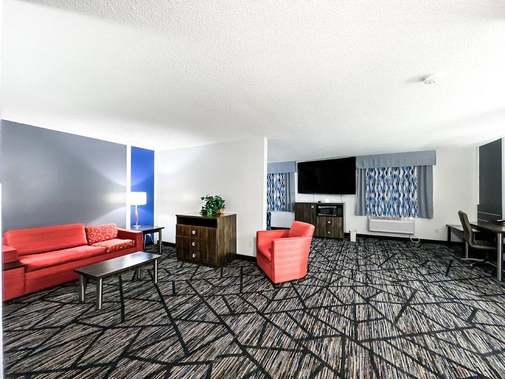 Blaine Town Inn & Suites photo 13