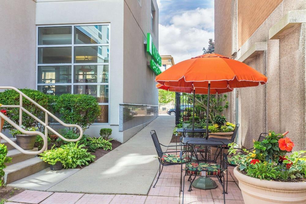 Wyndham Garden Buffalo Downtown photo 48