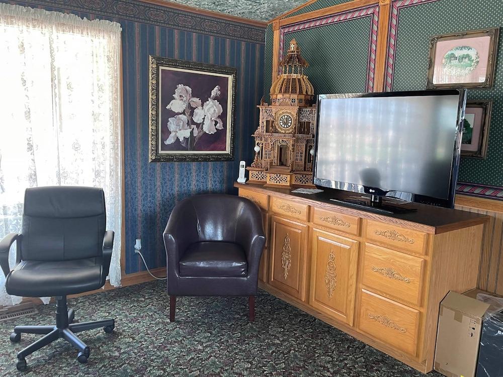 Victorian Inn by Capital O Superior NE photo 8