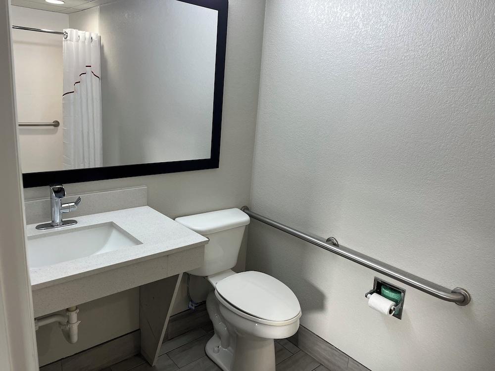 Red Roof Inn Rockingham photo 22
