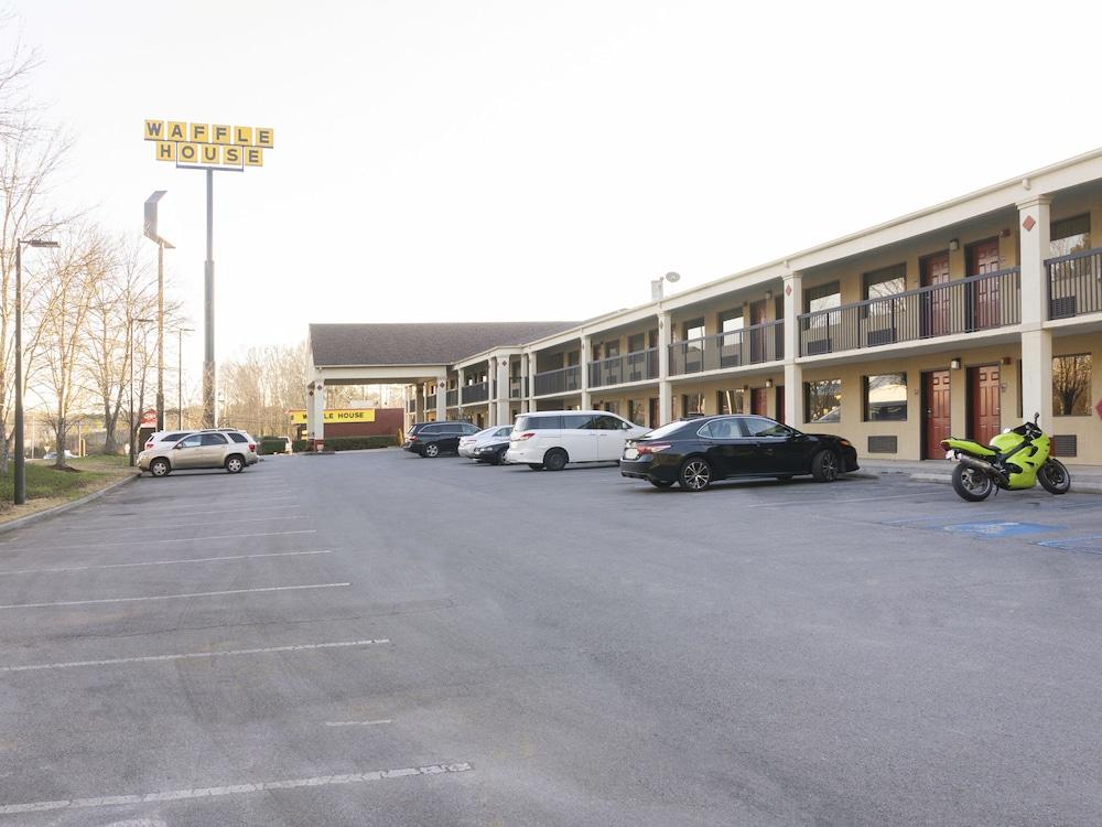 Days Inn by Wyndham Adairsville photo 44
