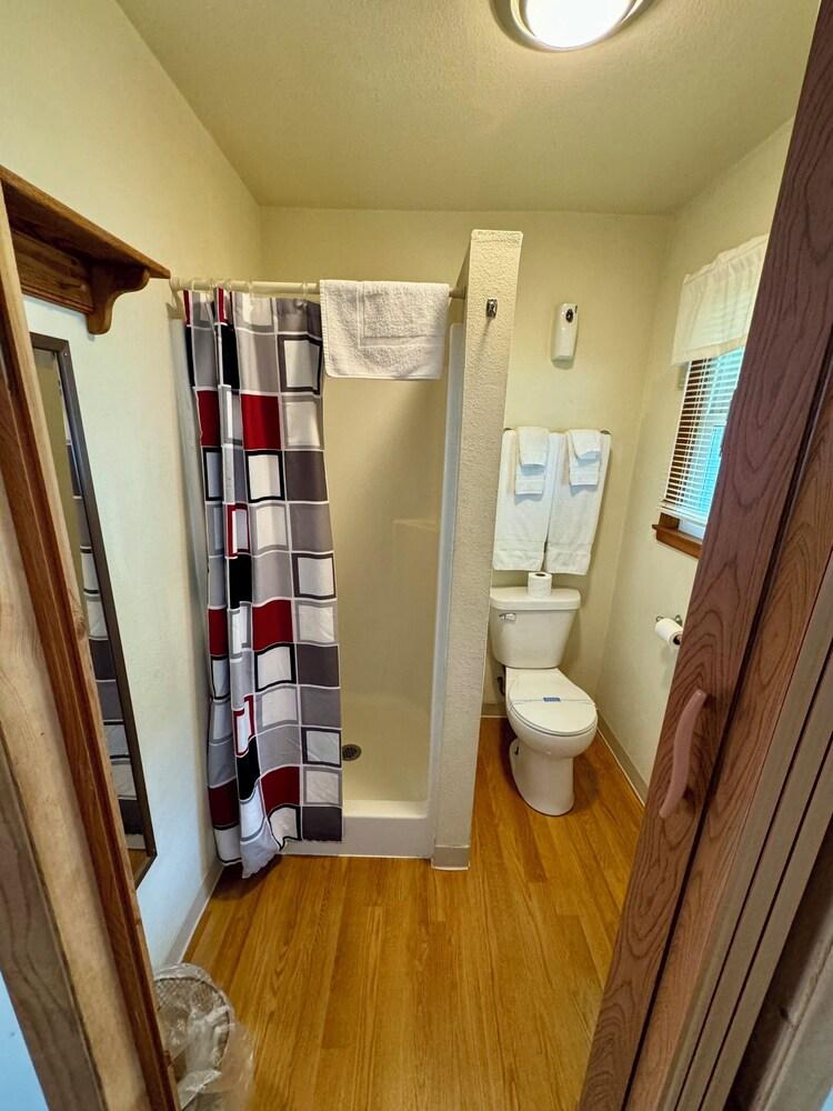 Napps Motel photo 32