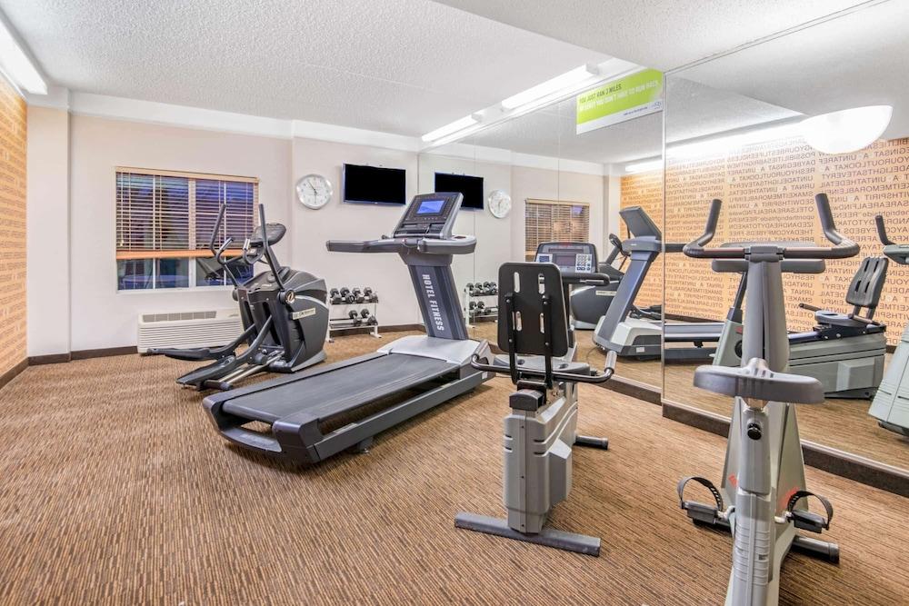 La Quinta Inn & Suites by Wyndham Sherman photo 20