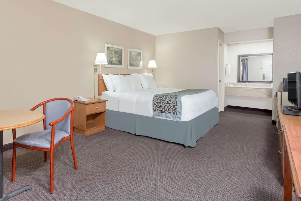 Days Inn by Wyndham Elberton photo 3