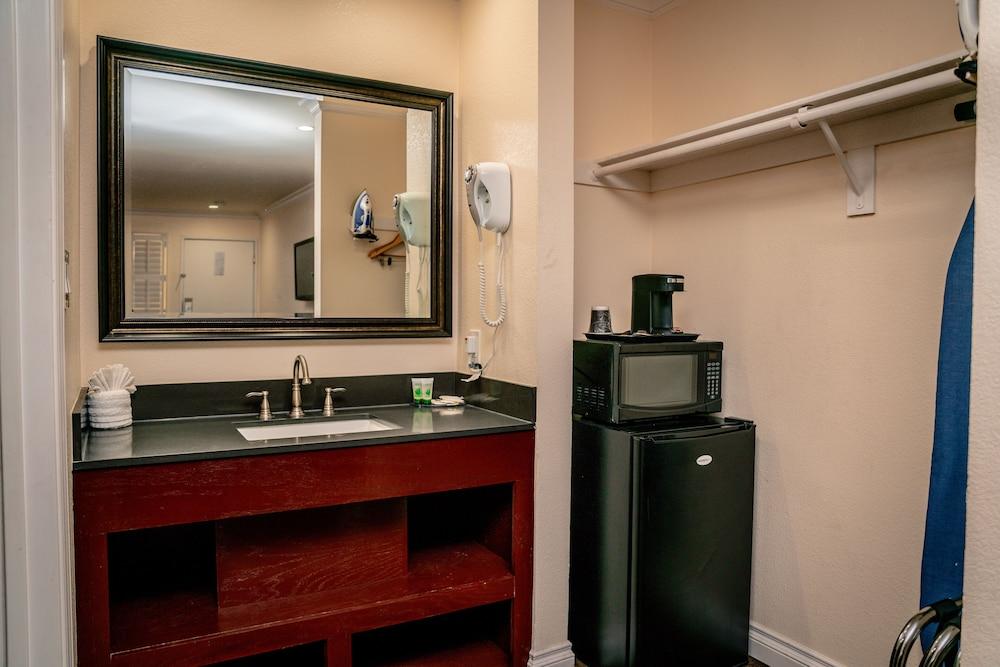 Gateway Inn Gardena photo 28