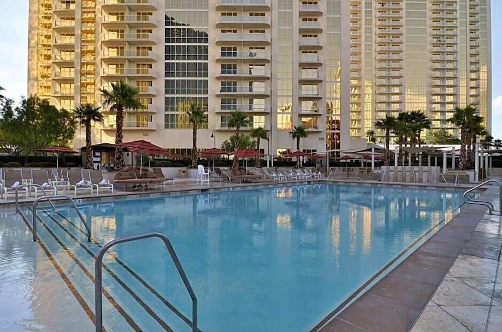 MGM Signature Executive Suite photo 3