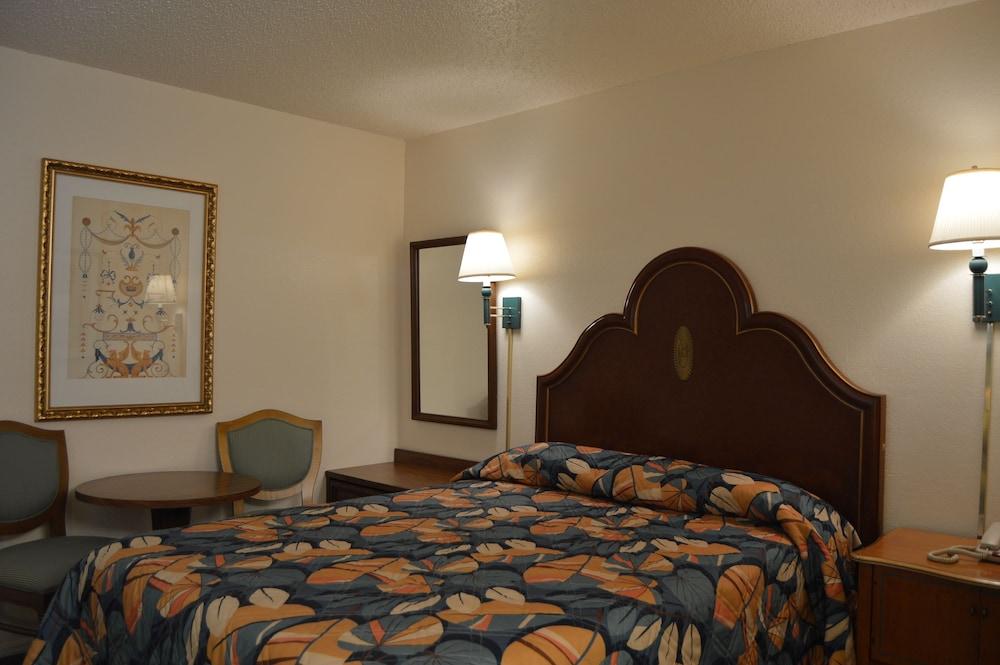 Travelers Inn Motel photo 46