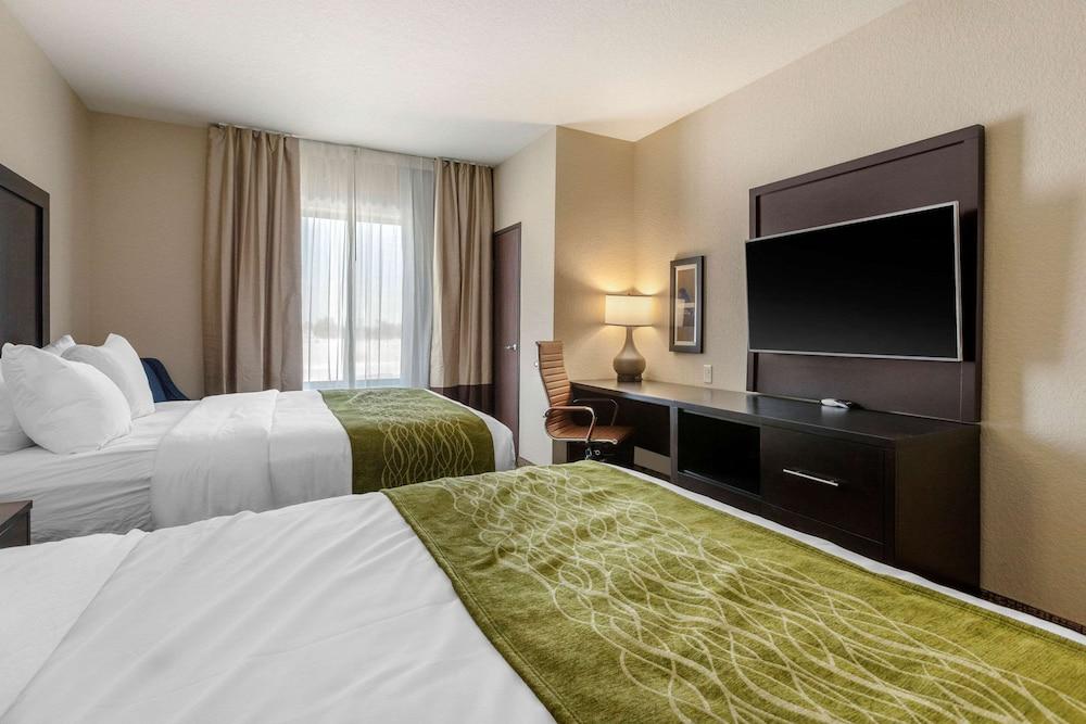 Comfort Inn & Suites Cedar Rapids CID Eastern Iowa Airport photo 18