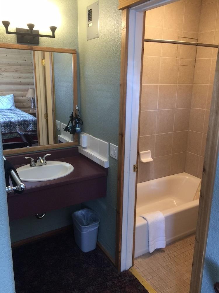 The Historic Madison Hotel Motel photo 31