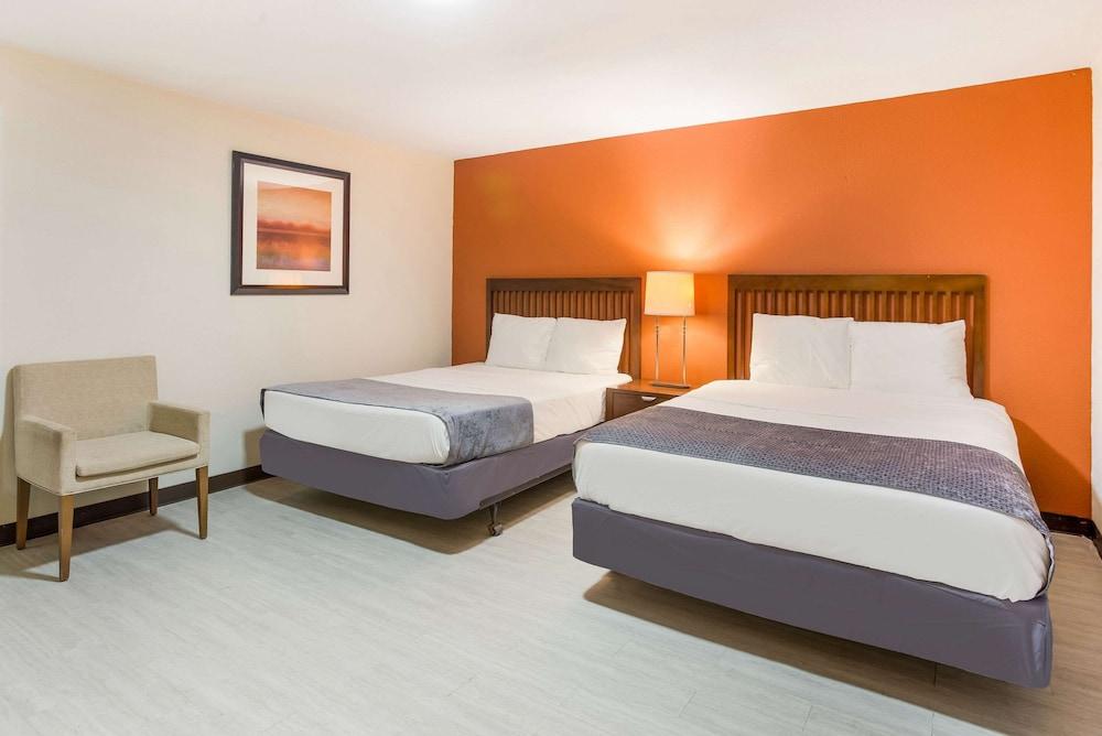 Rodeway Inn Berryville photo 9