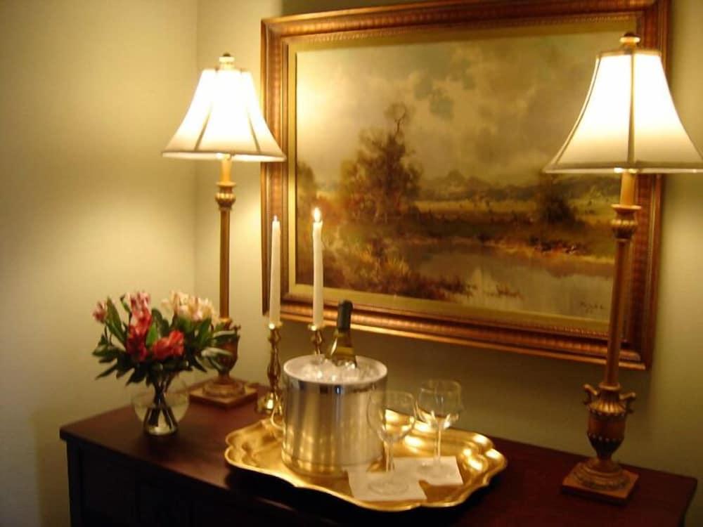 Carriage House Inn photo 31
