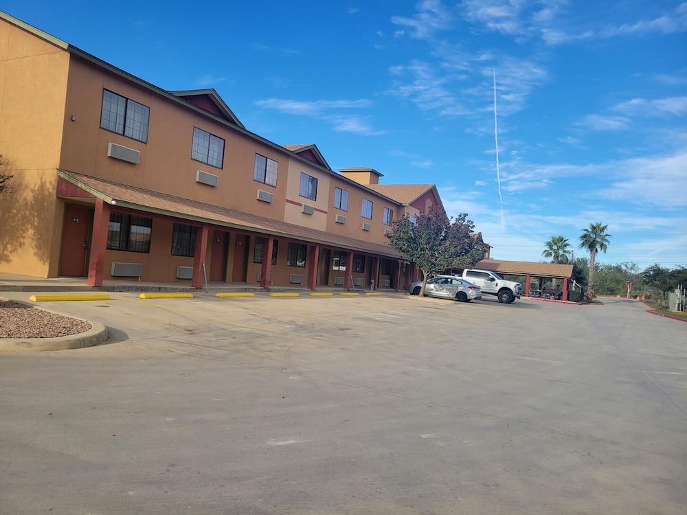 Cotulla Whitten Inn photo 51