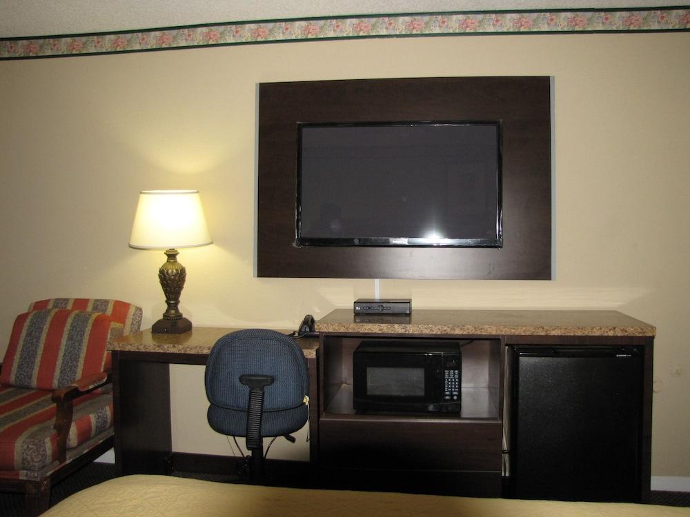 Budget Host Inn photo 26