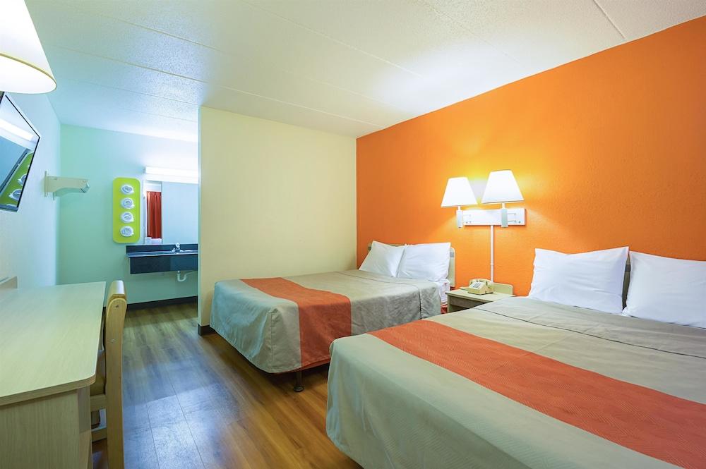Rodeway Inn Dubuque photo 12