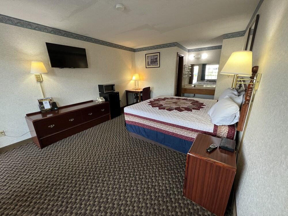 Americas Inn photo 50