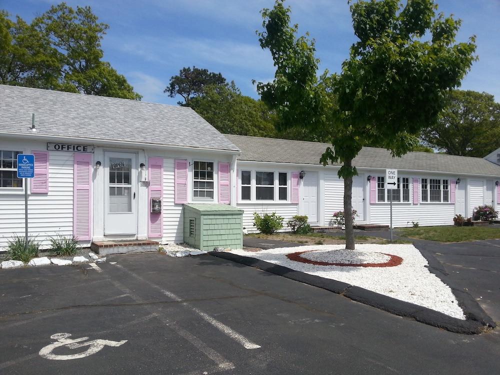 Bass River Motel photo 1