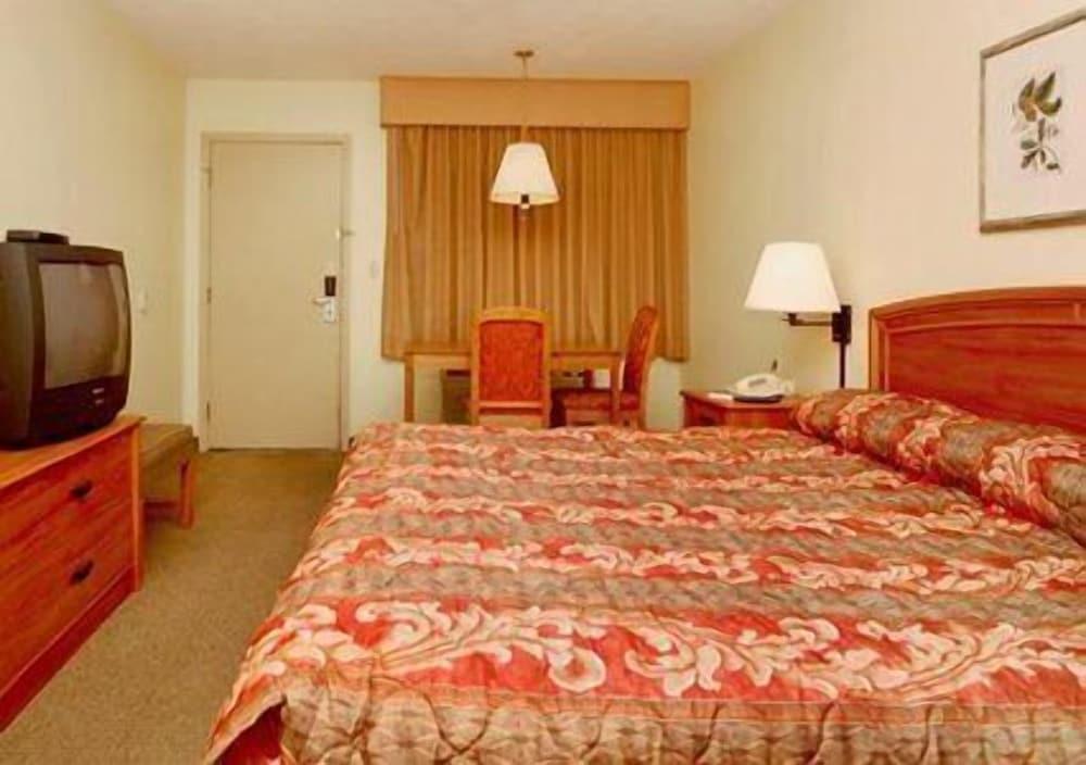 Econo Lodge Downtown photo 8