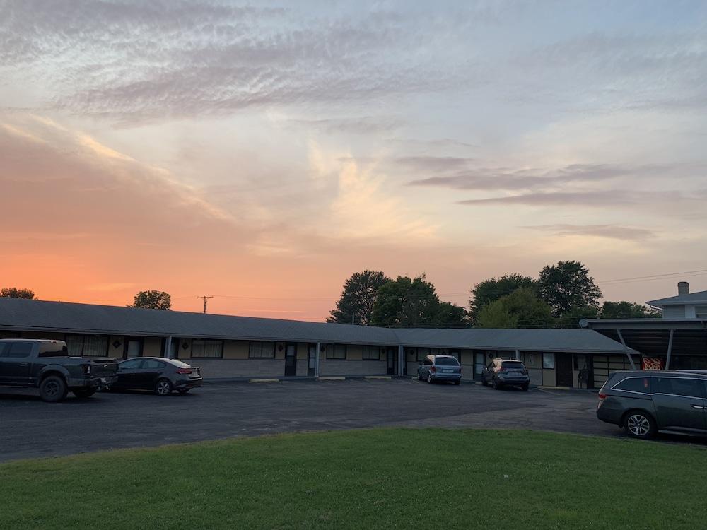 Gas Lite Motel photo 34