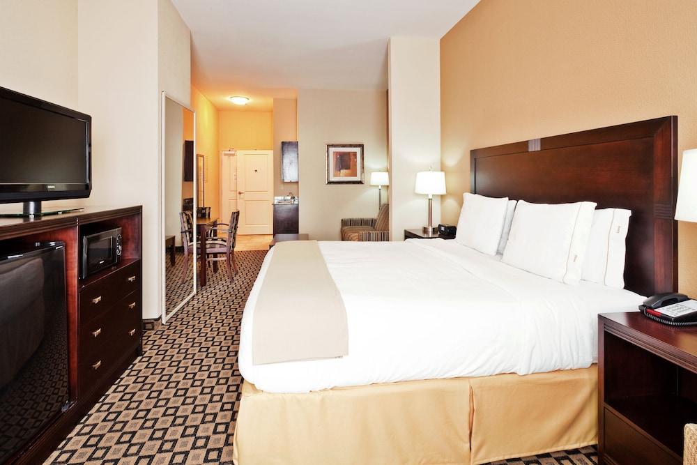 Holiday Inn Express Hotel & Suites Clovis by IHG photo 18