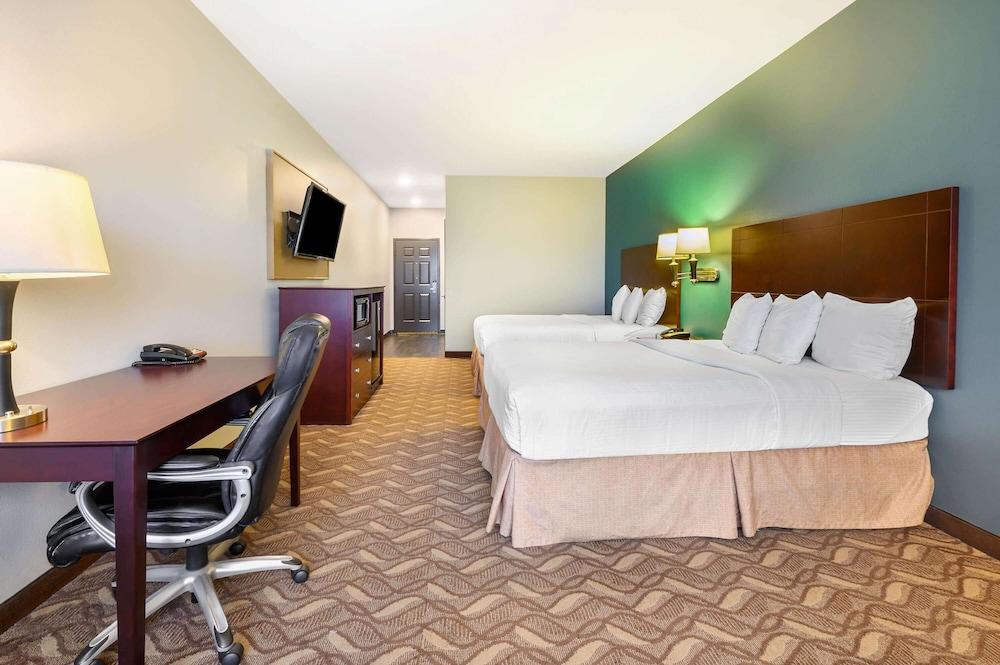 La Quinta Inn & Suites by Wyndham Longview North photo 7