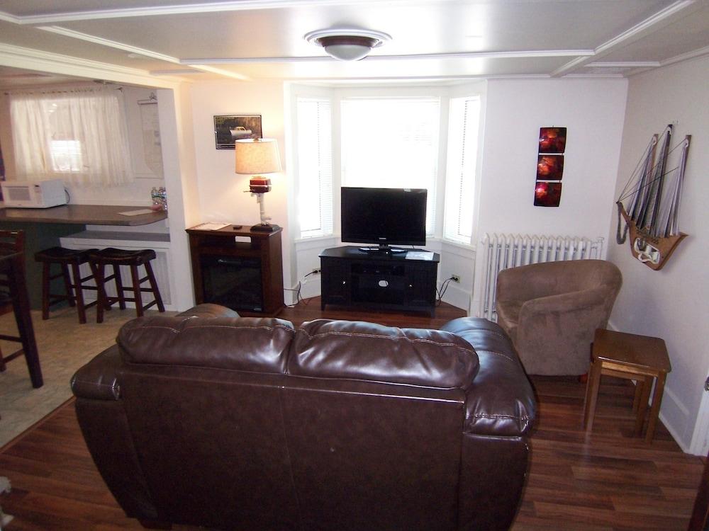Wooden Boat Inn photo 30