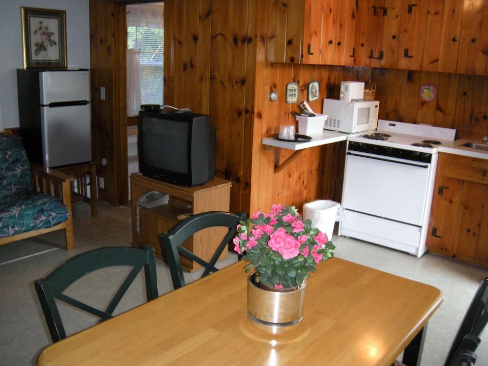 Bass River Motel photo 8