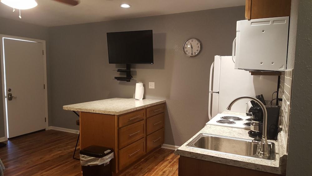 Tower Extended Stay Suites photo 5