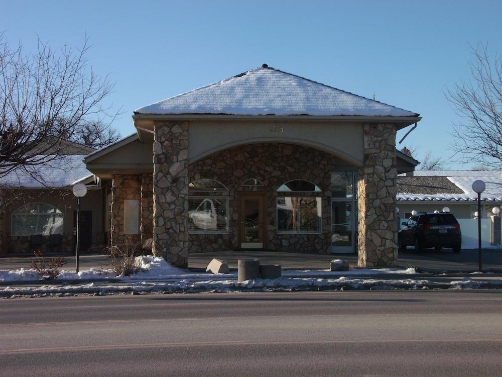 Econo Lodge Inn & Suites Vernal near Dinosaur Monument — hotel in Vernal