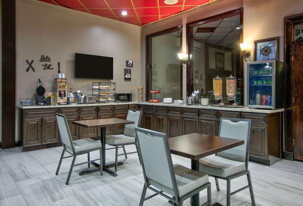 Ramada by Wyndham Diamondhead I-10/Gulfport photo 27