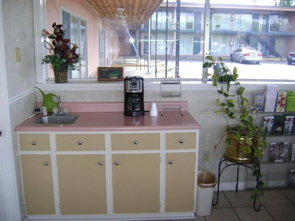 Ashland Inn photo 30