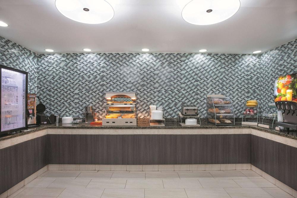 La Quinta Inn & Suites by Wyndham Covington photo 24