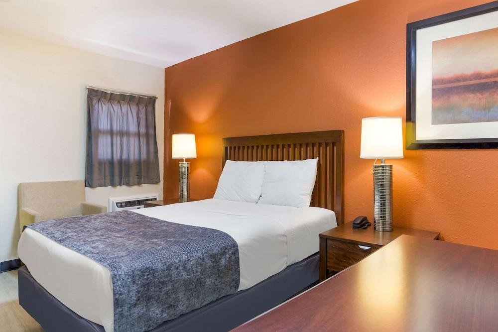 Rodeway Inn Berryville photo 8