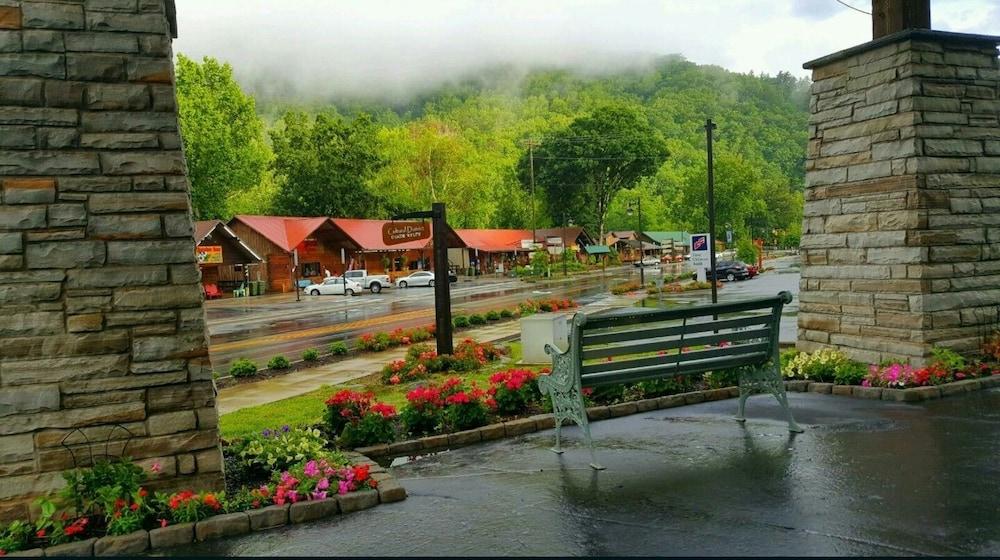 Rolling Hills Lodge photo 7