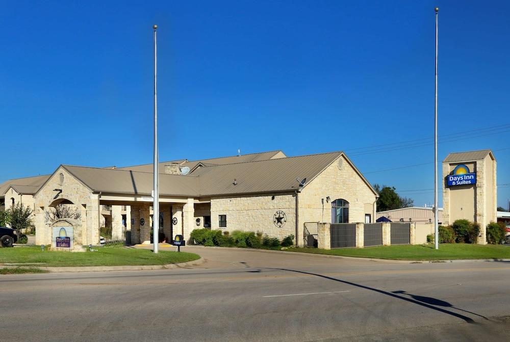 Days Inn & Suites by Wyndham Llano photo 51