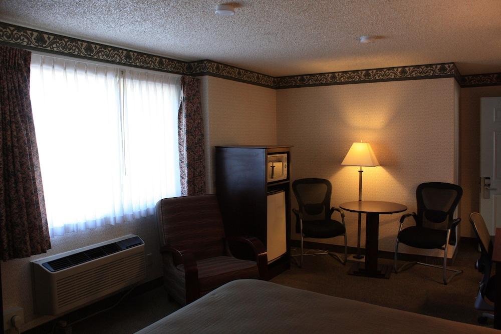 Holiday Motel photo 13