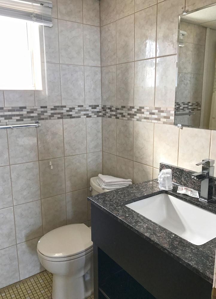 Skyview Manor Motel photo 22