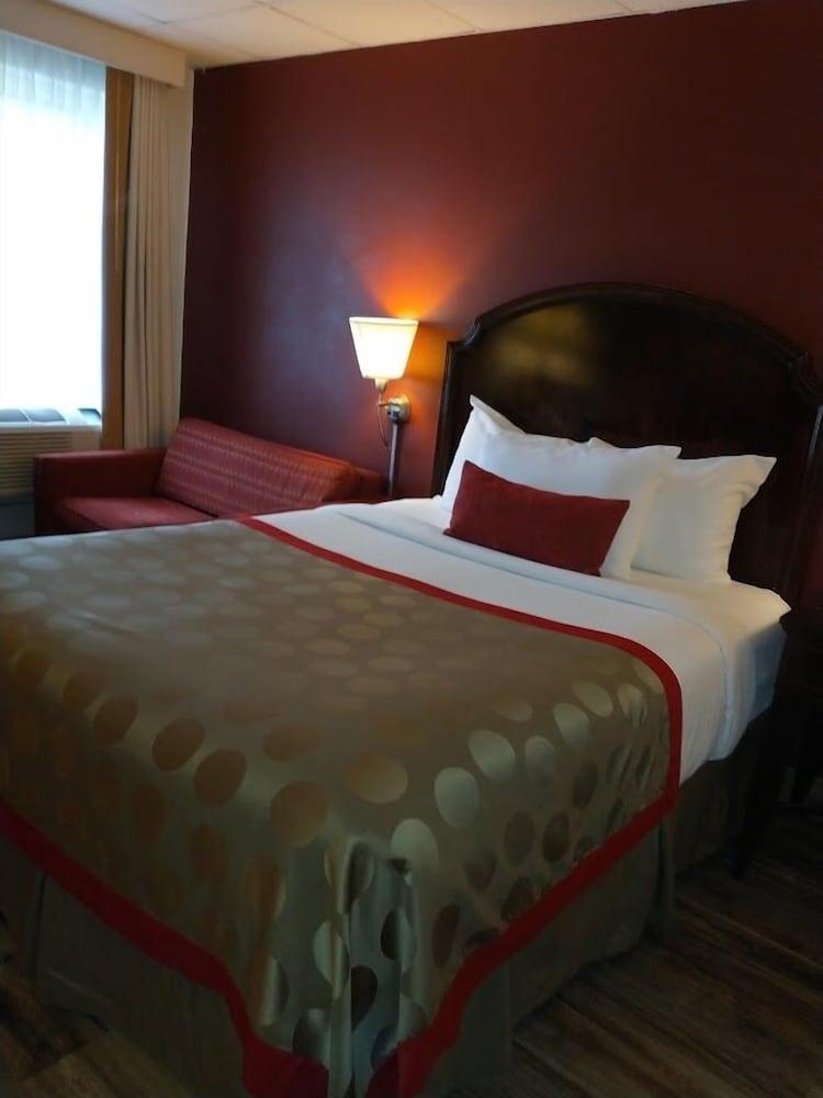 Ramada by Wyndham Albert Lea photo 62