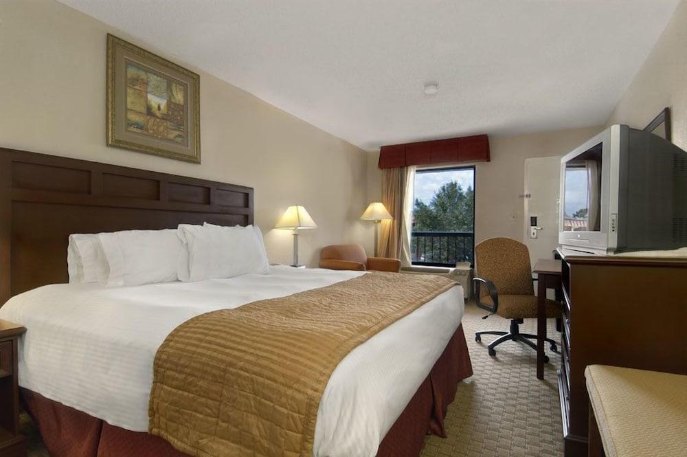 Baymont by Wyndham Mobile/ I-65 photo 6