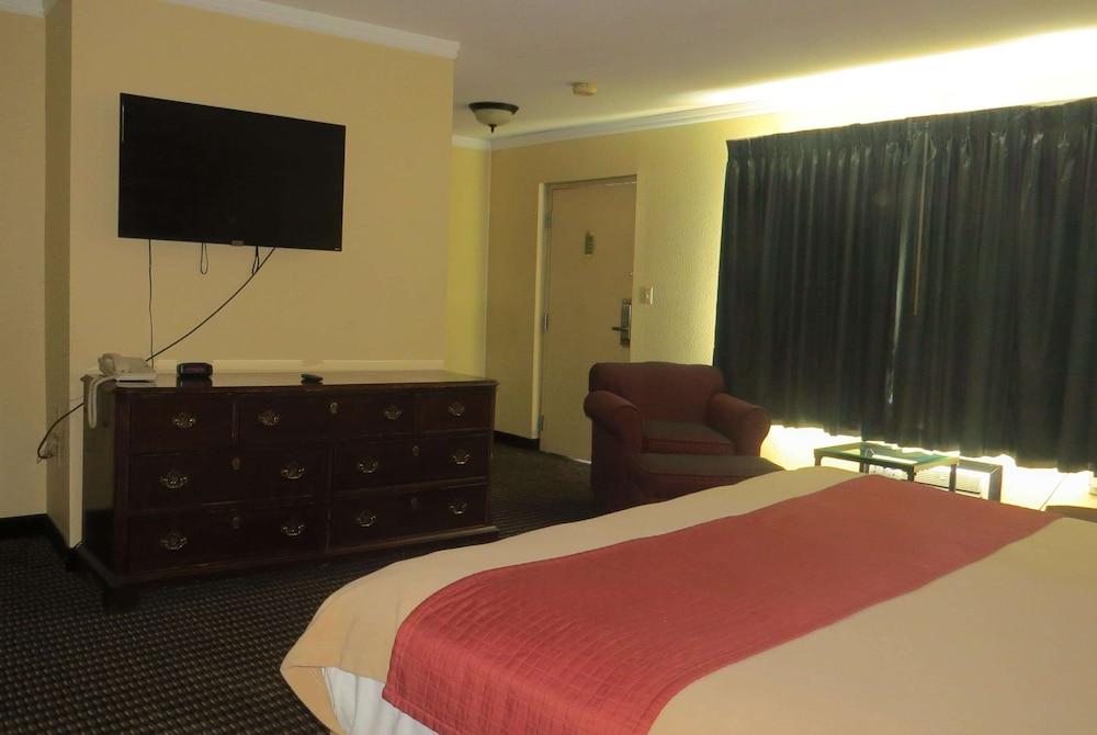 Travelodge by Wyndham Stratton photo 7