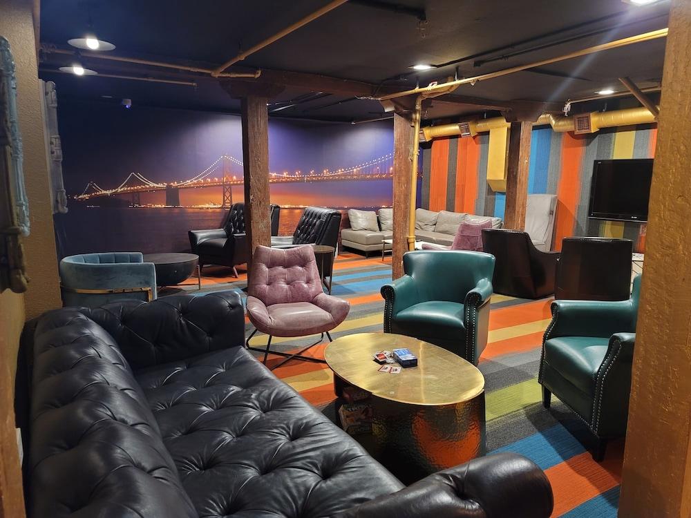 Ansonia Hotel - Hostel photo 16