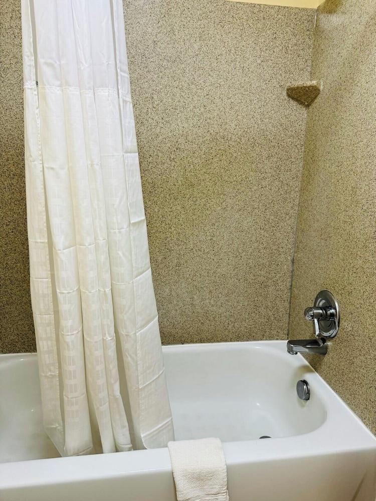 EXECUTIVE INN photo 2
