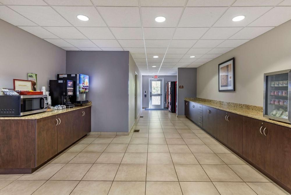 Microtel Inn & Suites By Wyndham Sylva Dillsboro Area photo 23