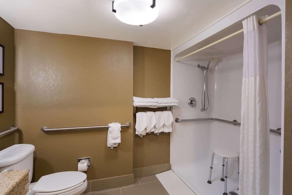 Comfort Suites Near University photo 19