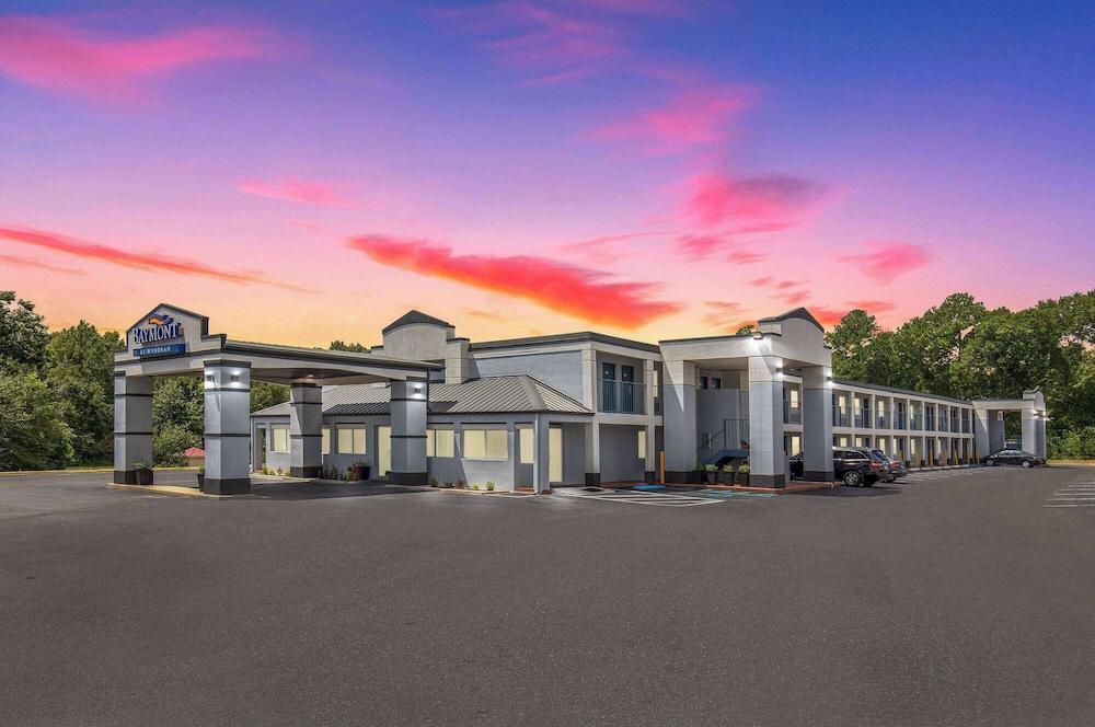 Baymont by Wyndham Dothan photo 2