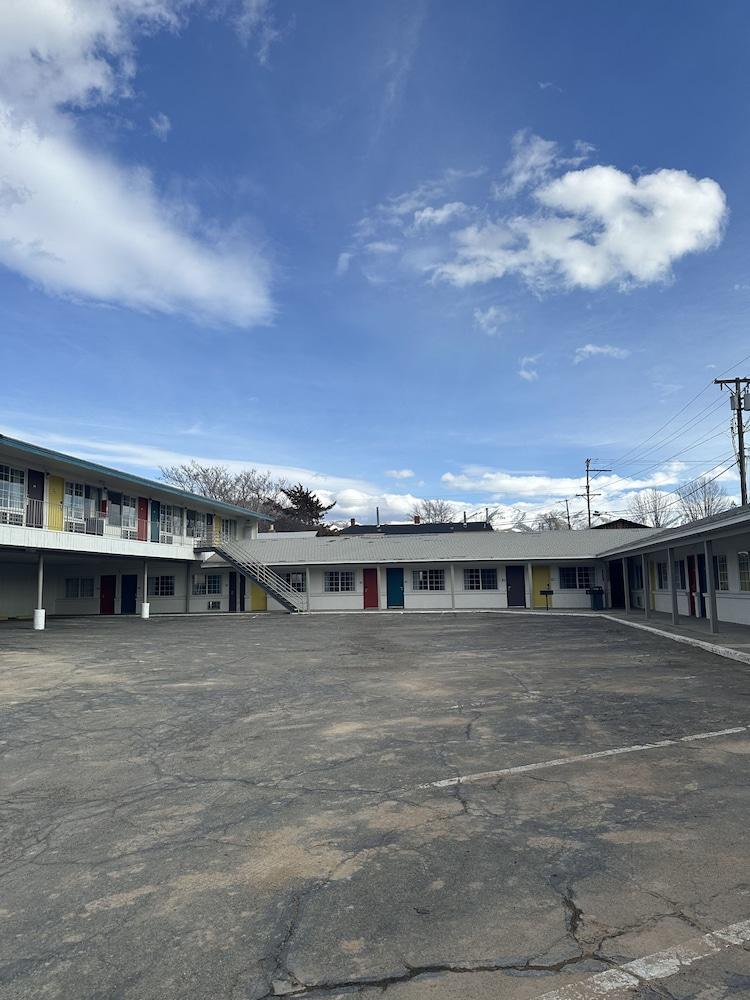 Signature Inn Winnemucca photo 31