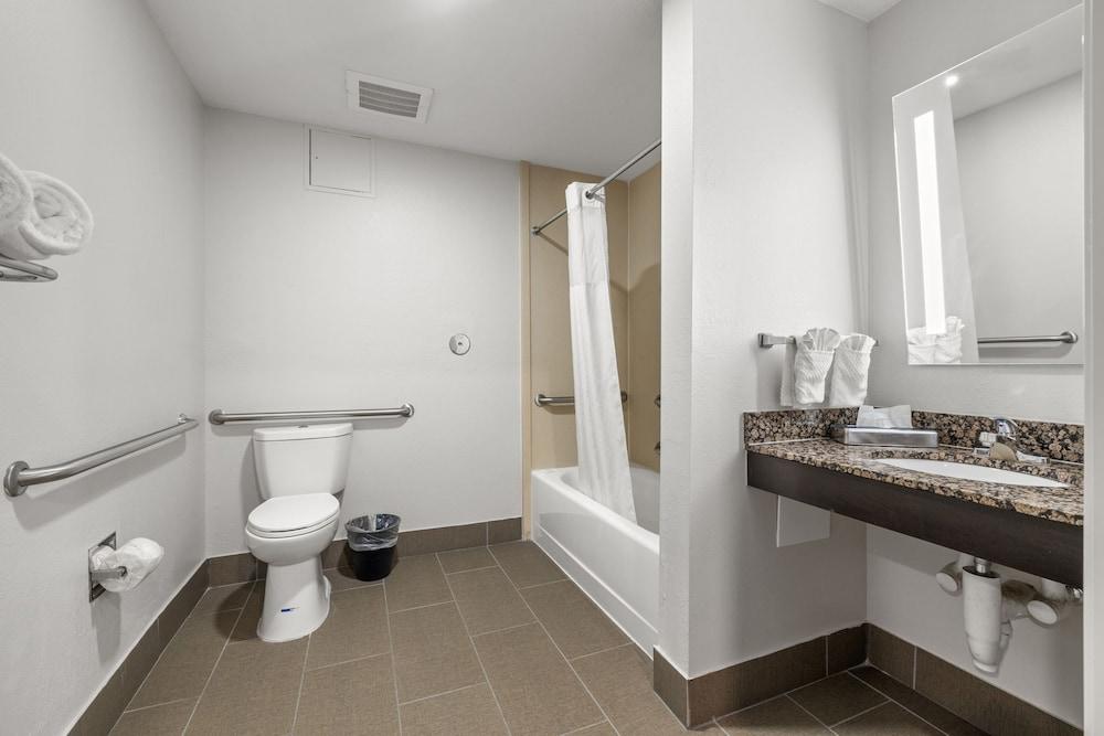 Clarion Pointe Lakeland I-4 photo 34